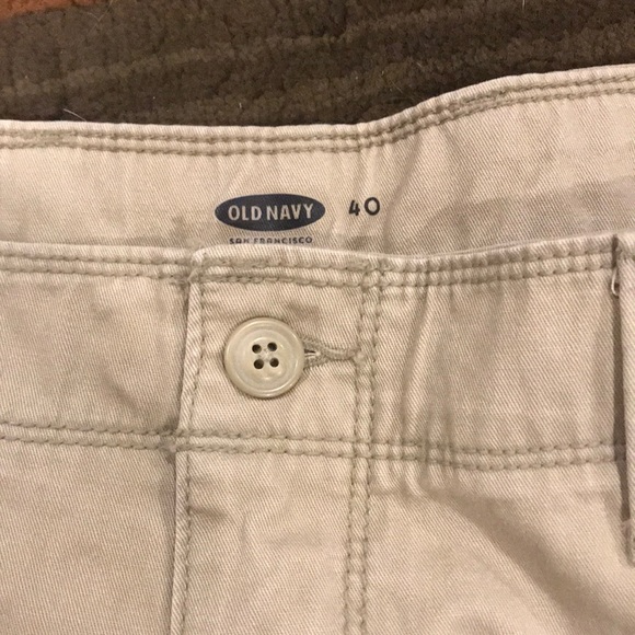 Old navy kakhi shorts - Picture 2 of 2